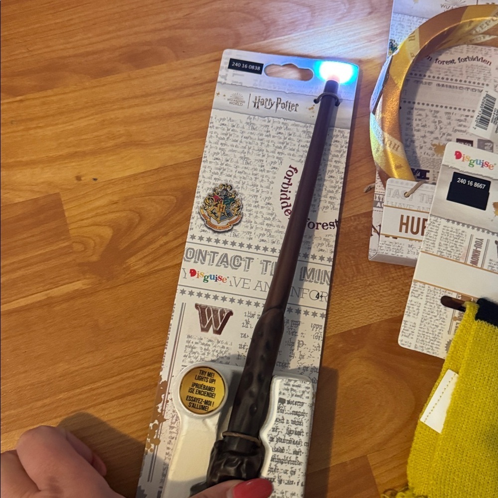 NEW Harry Potter Hufflepuff Adult/kids Costume Headwear, Scarf & light up wand - Picture 7 of 7